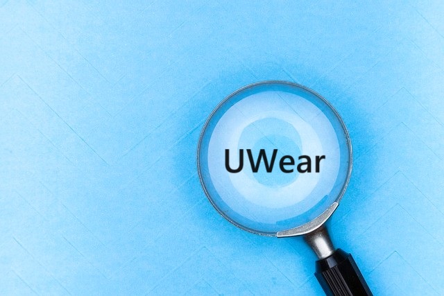 ルーペ　水色の背景　「UWear」